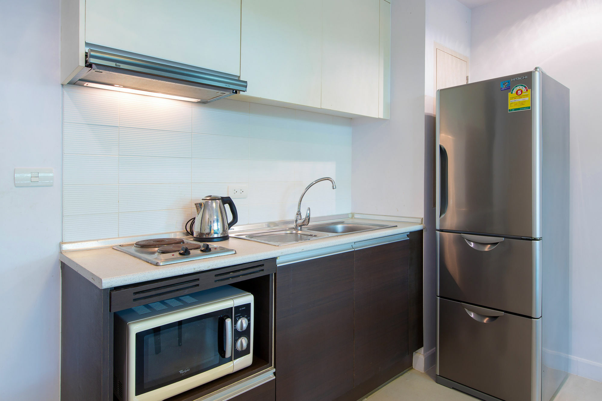 Baan Sanploen Beachfront Apartment *