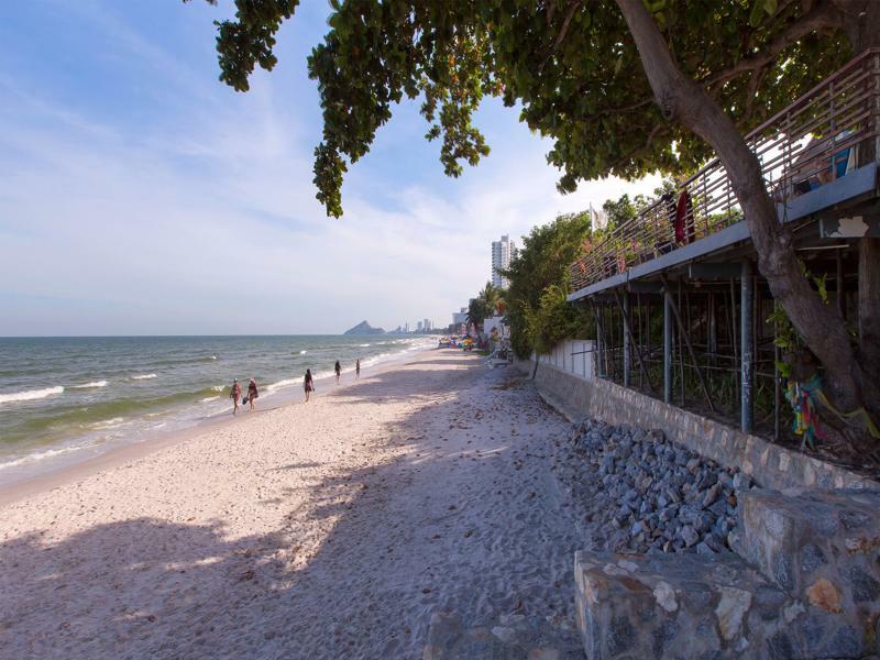 Baan Sanploen Beachfront *