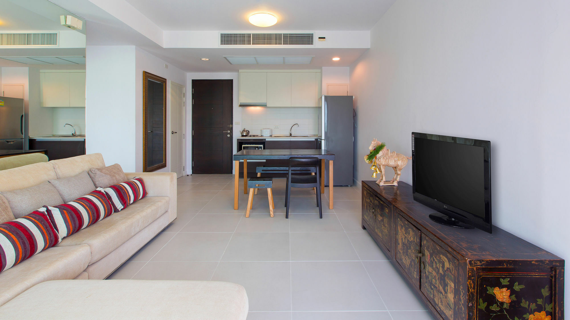 Apartment Baan Sanploen Beachfront *
