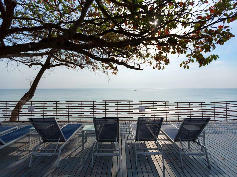 Apartment Baan Sanploen Beachfront *