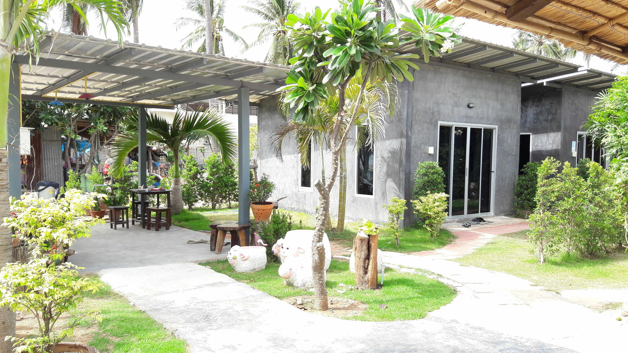 Baan Kiengtalay Samroiyod Baanphakrimlay