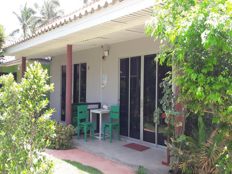 Baan Kiengtalay Samroiyod Resort