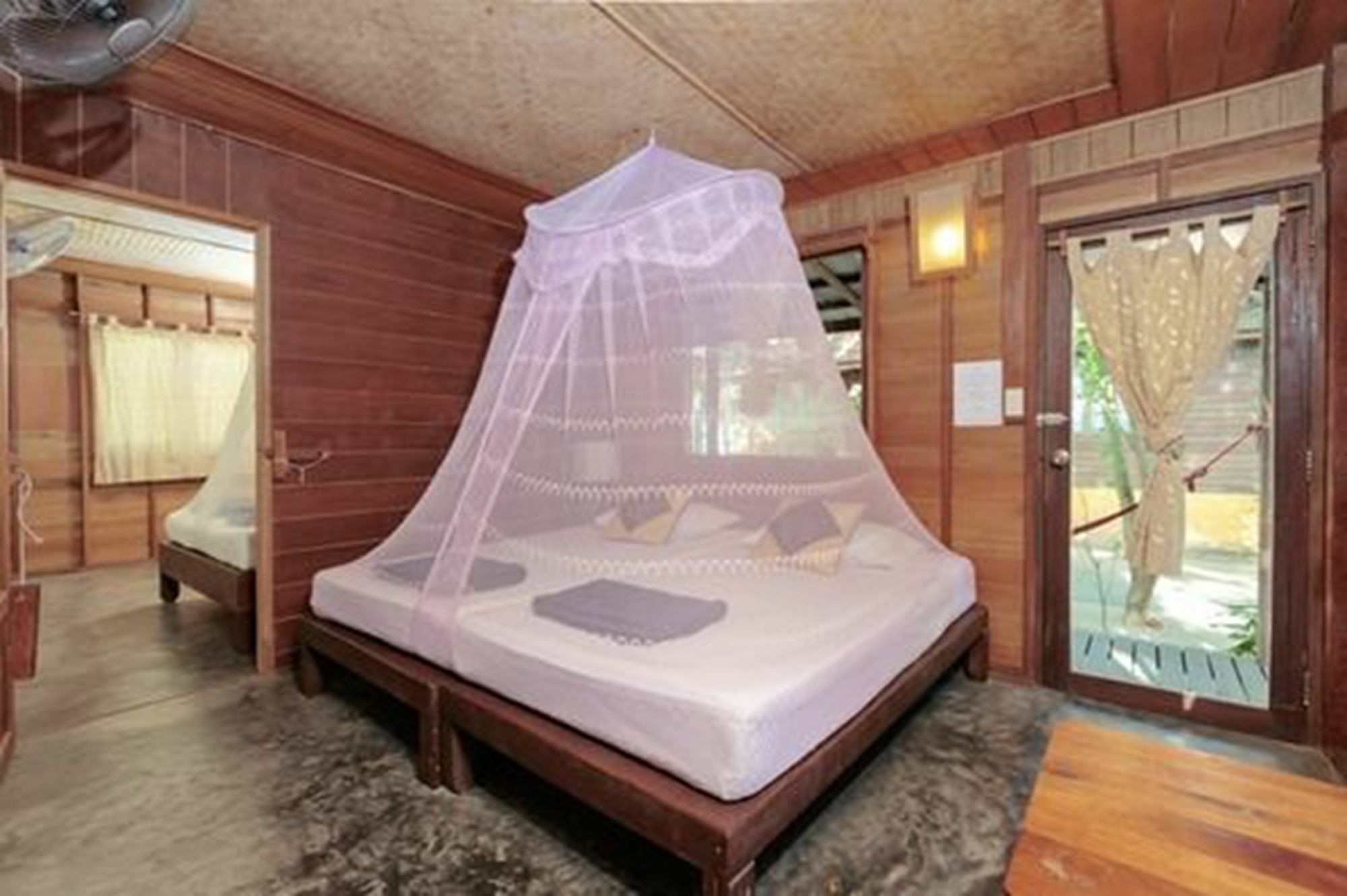 Resort Free House 2*