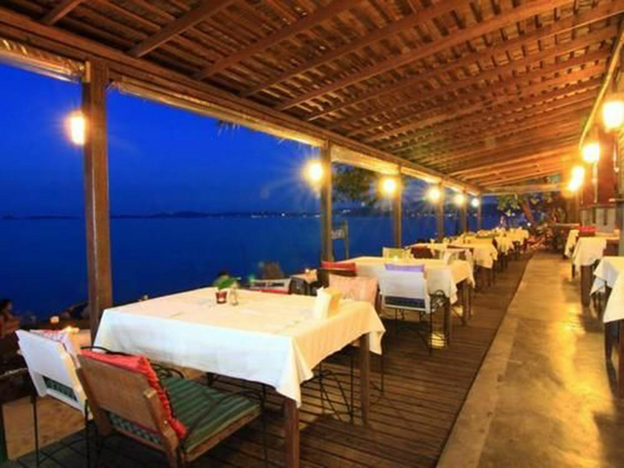 Resort Free House