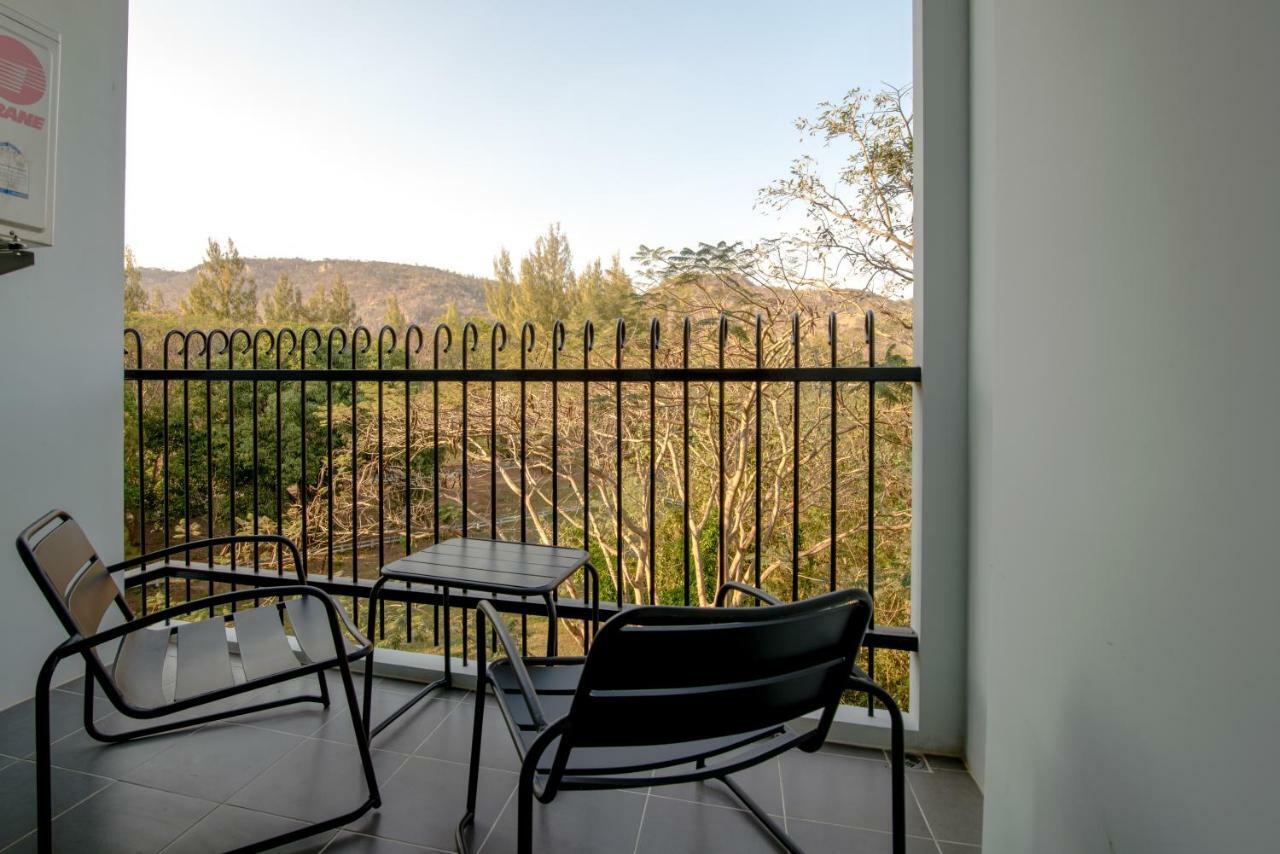 Courtyard Khaoyai By Jp Apartment Mu Si