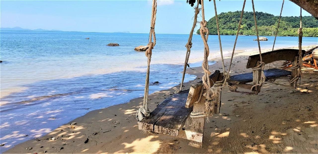 Coral Bay Lodge *