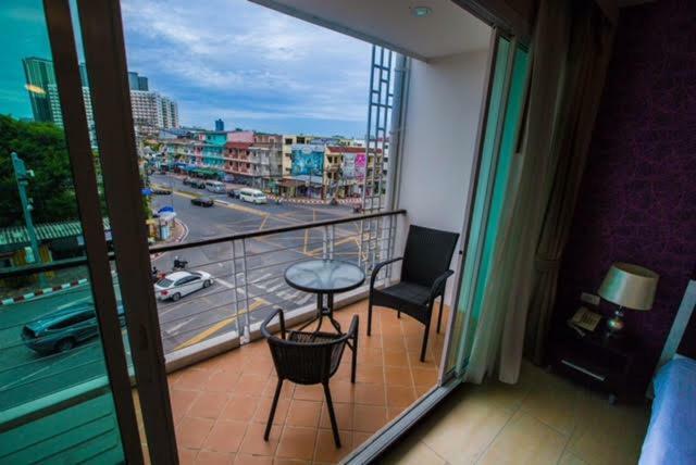 Hotel The Circle Jomtien Beach