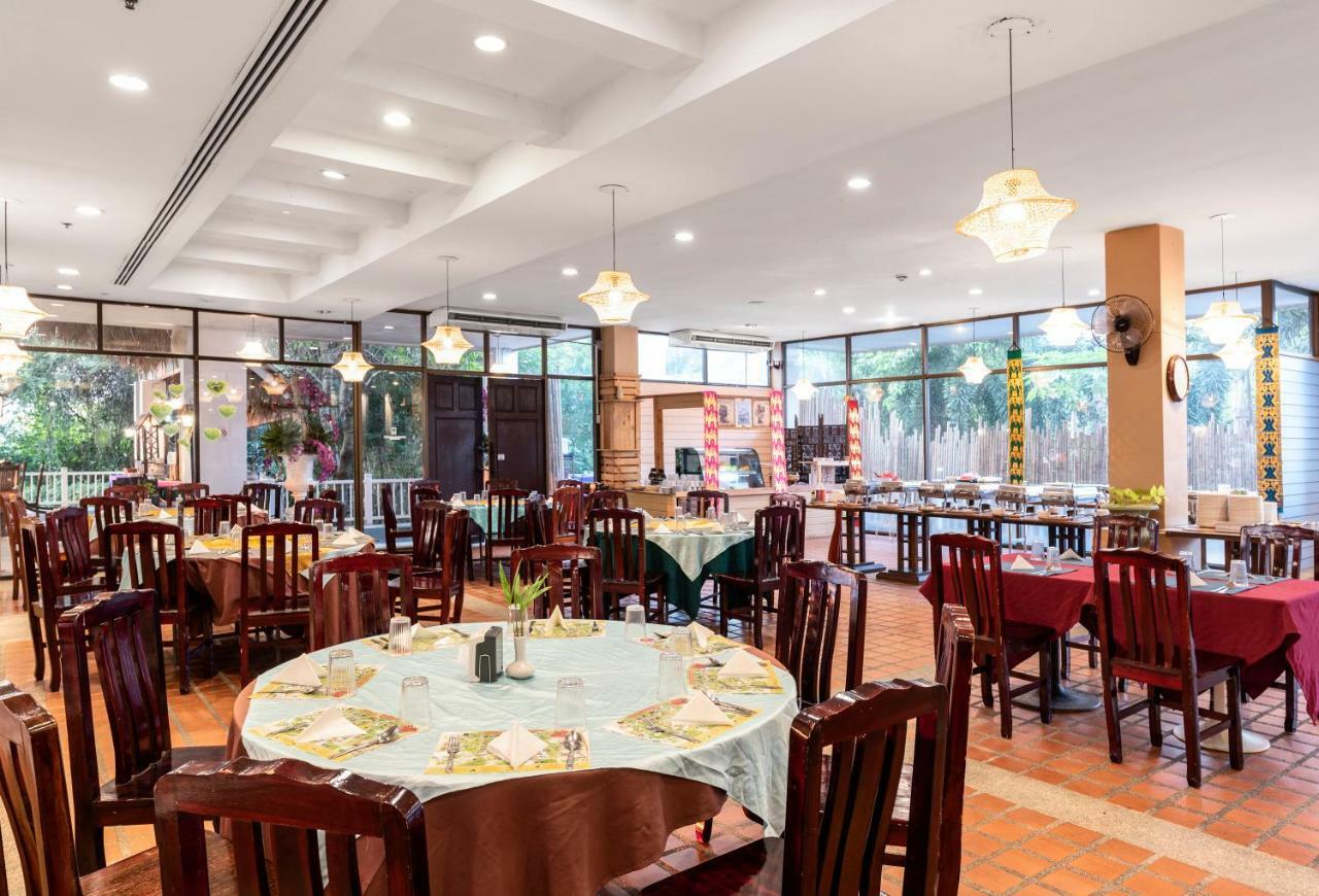 Hotel Woraburi & By The River 4*