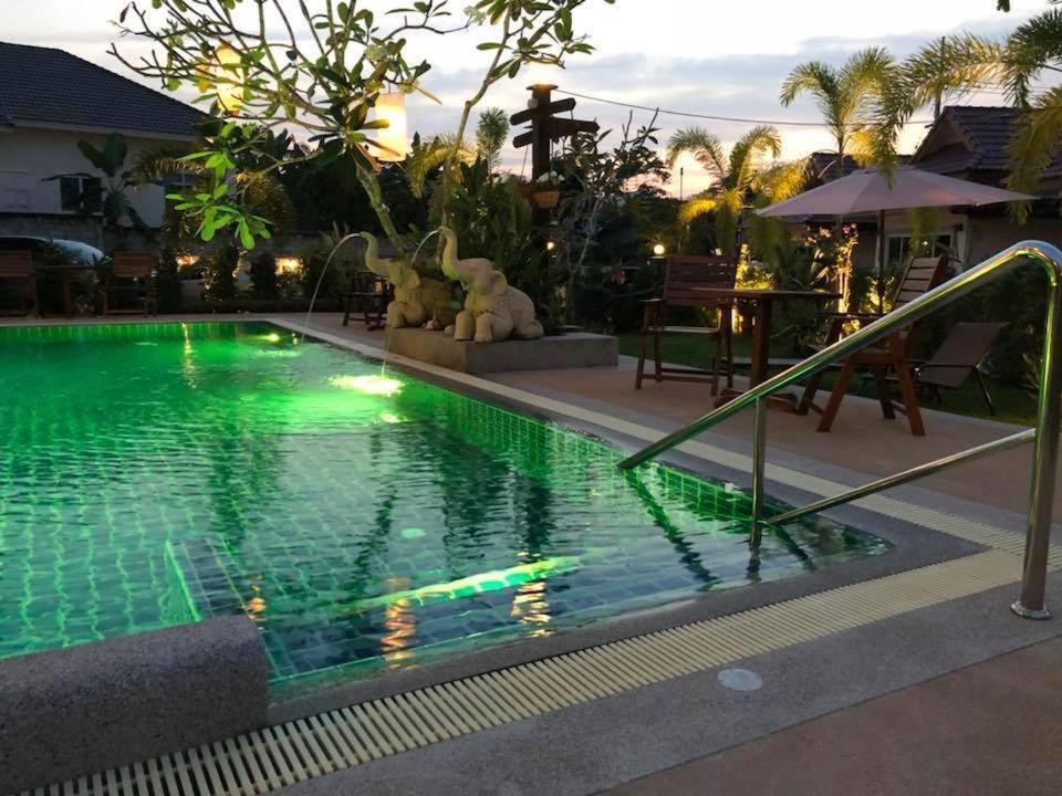 Resort Baan Sooksiri Bangsaray