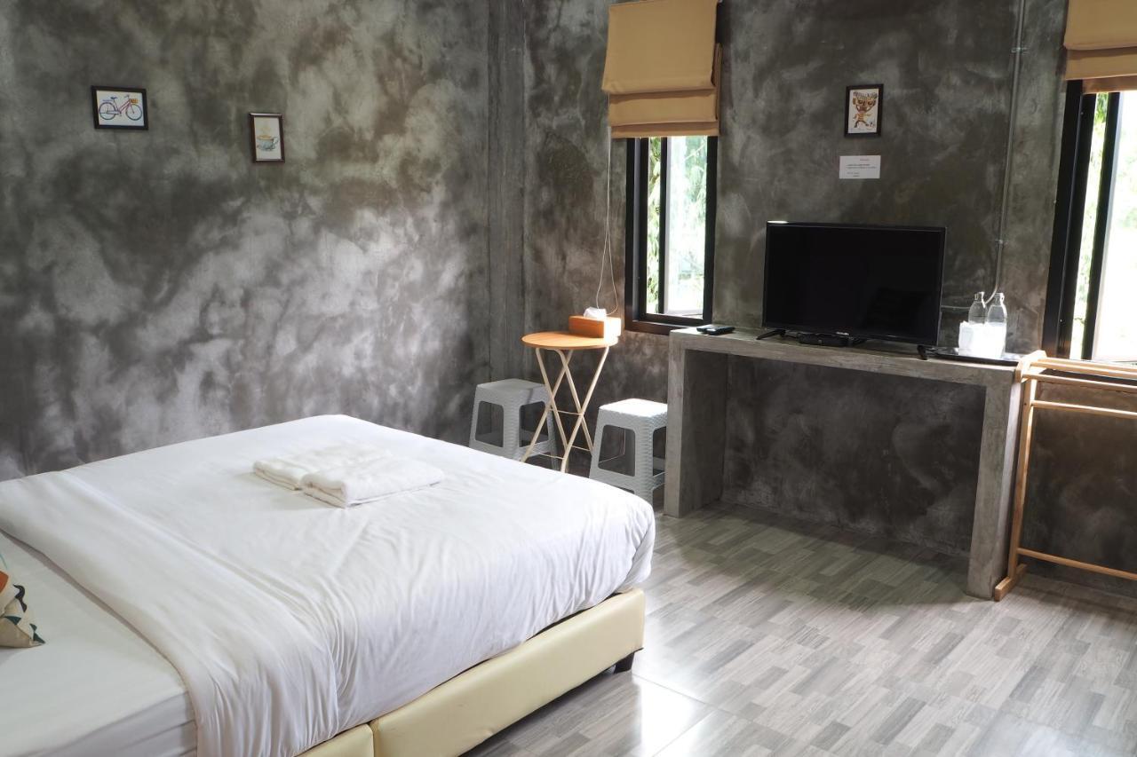 บ้านแก่งรีสอร์ท