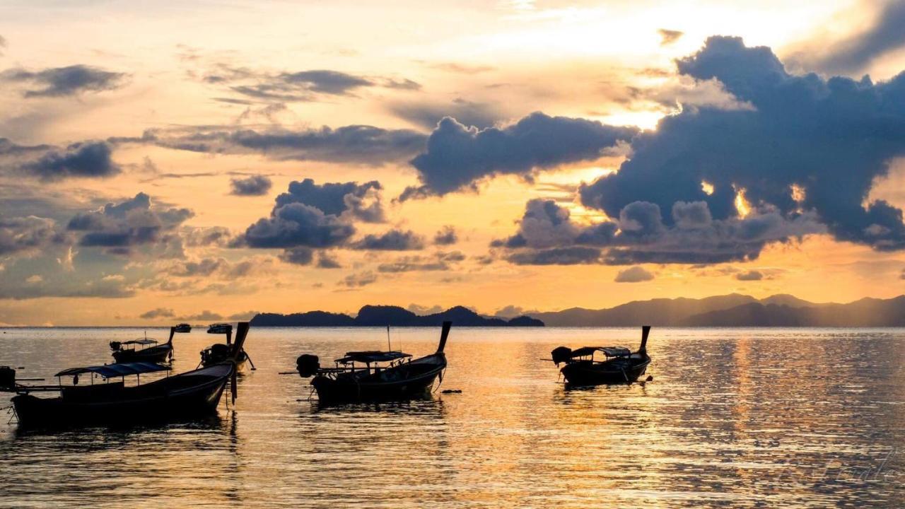 Adang Sea Divers & Eco Lodge *