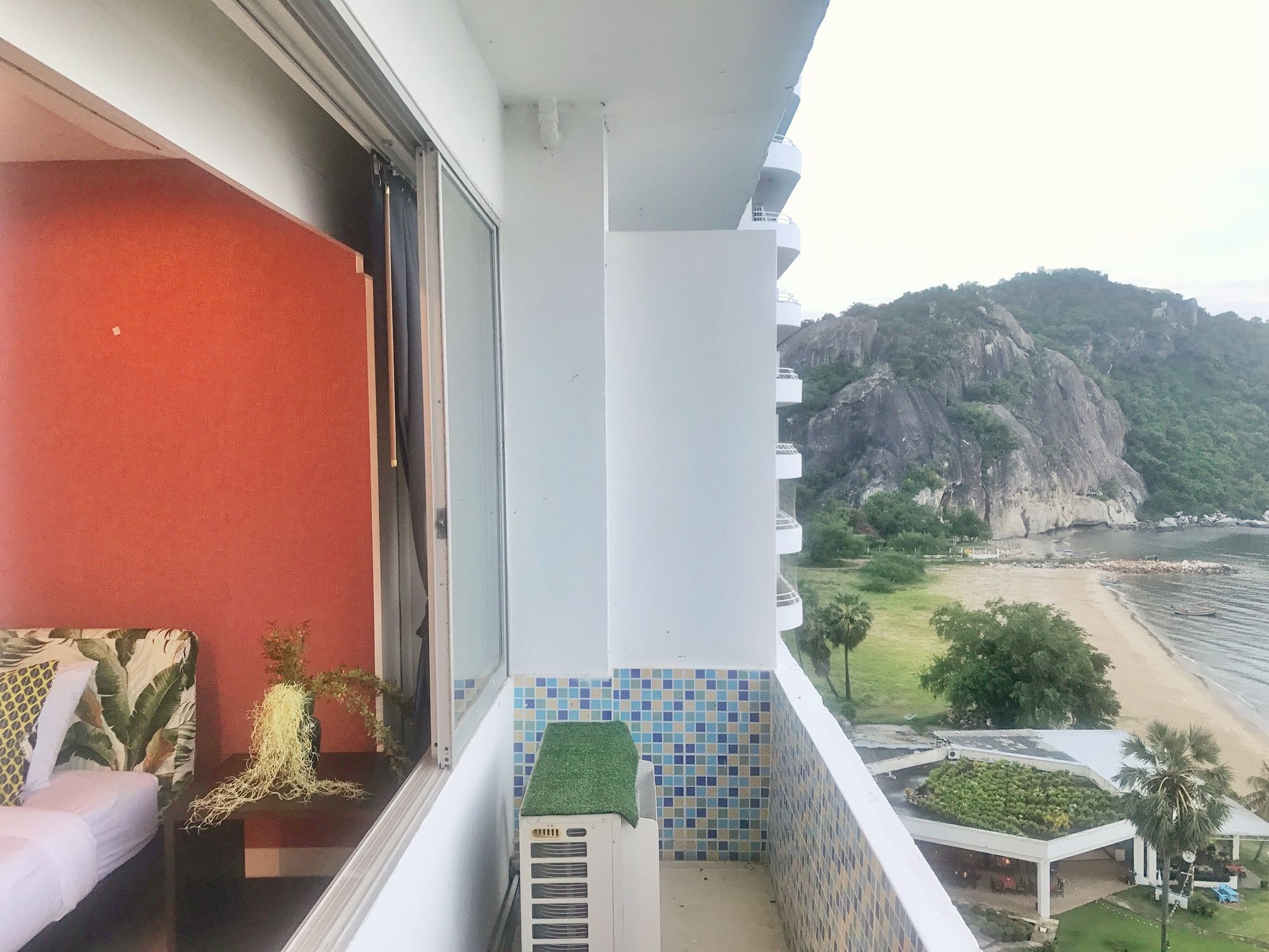 A2e : Ibiza Khao Tao Hua Hin *