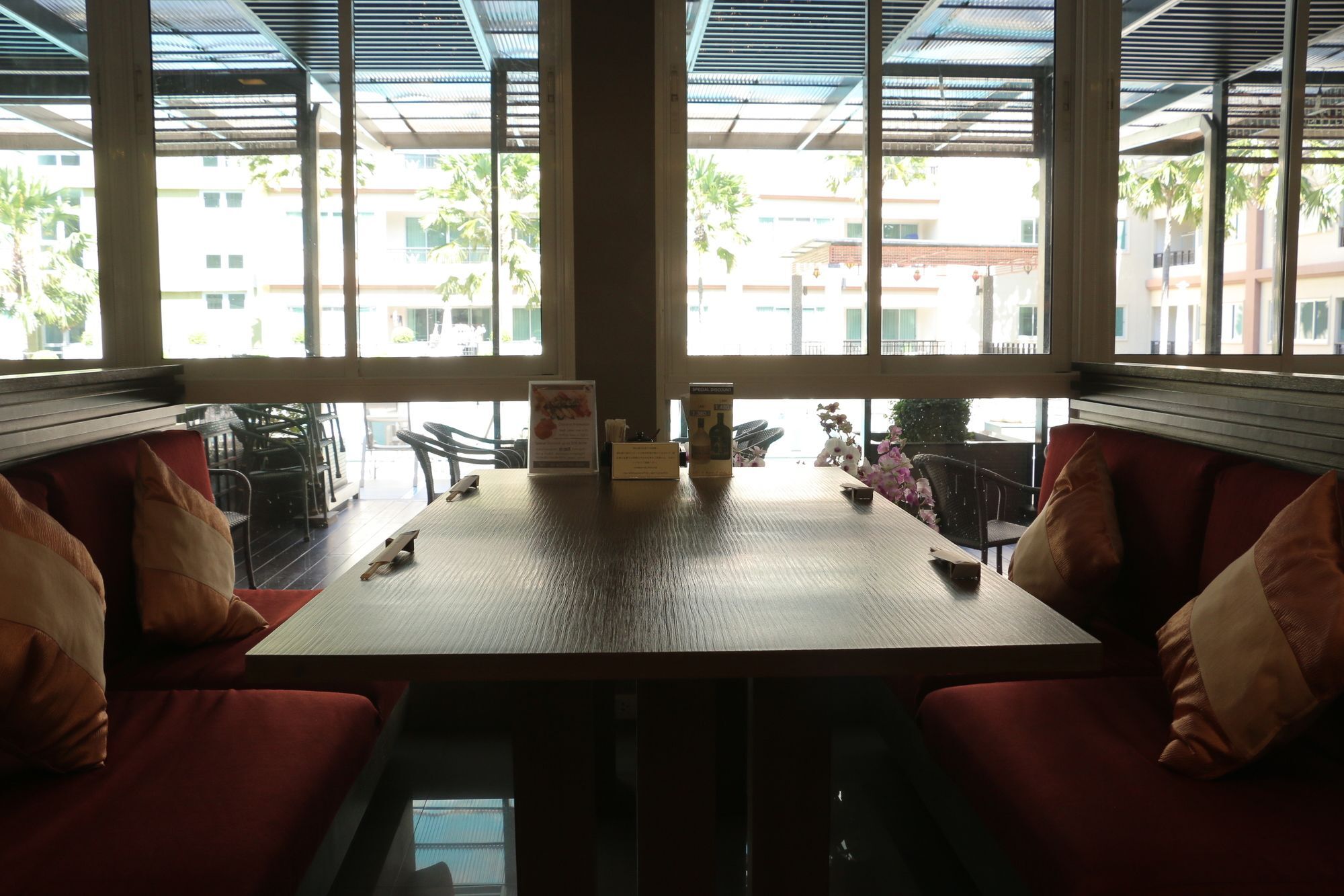 Hotel Jasmine Sriracha 4*