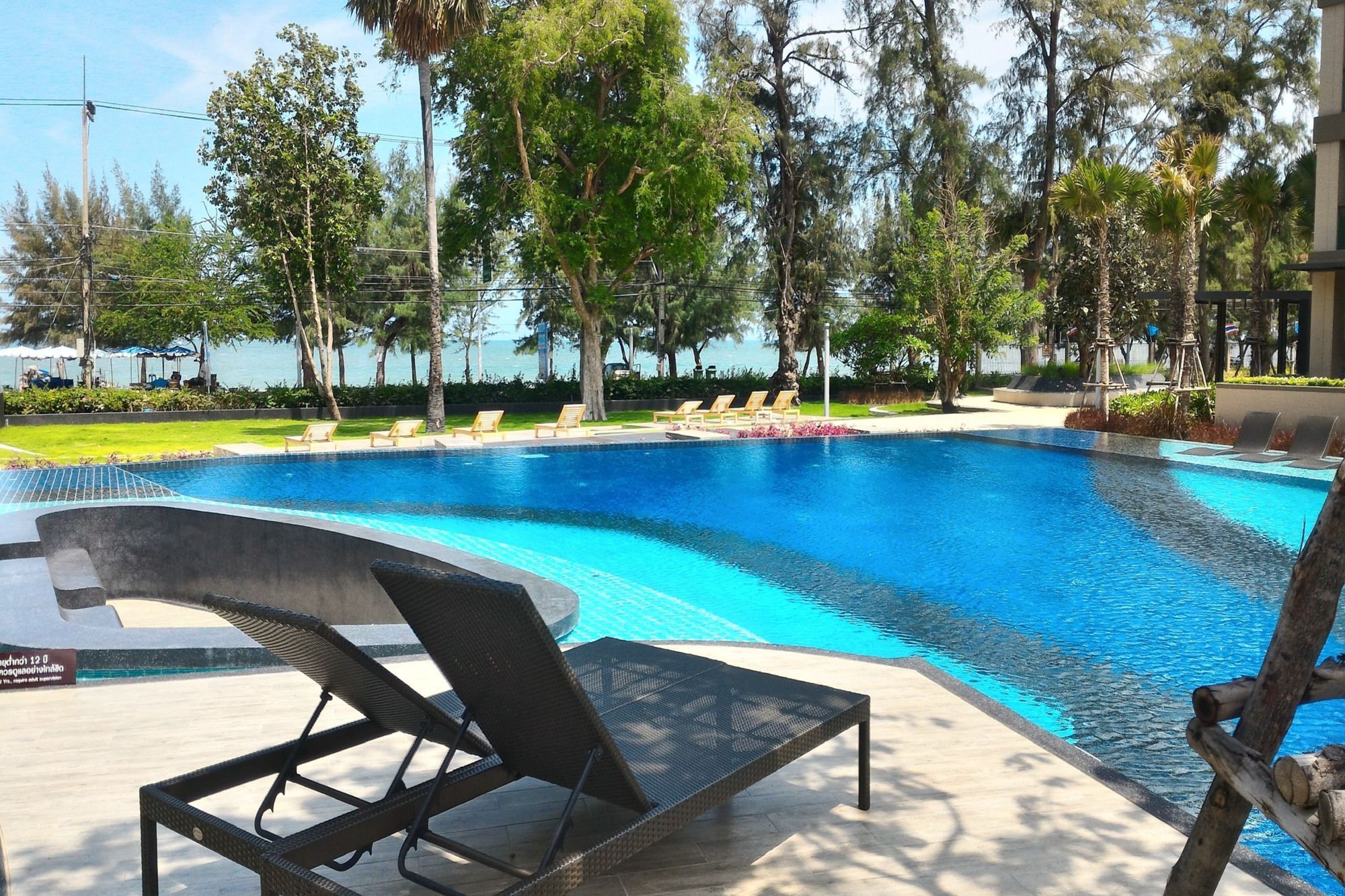 Lumpini Park Apartment *
