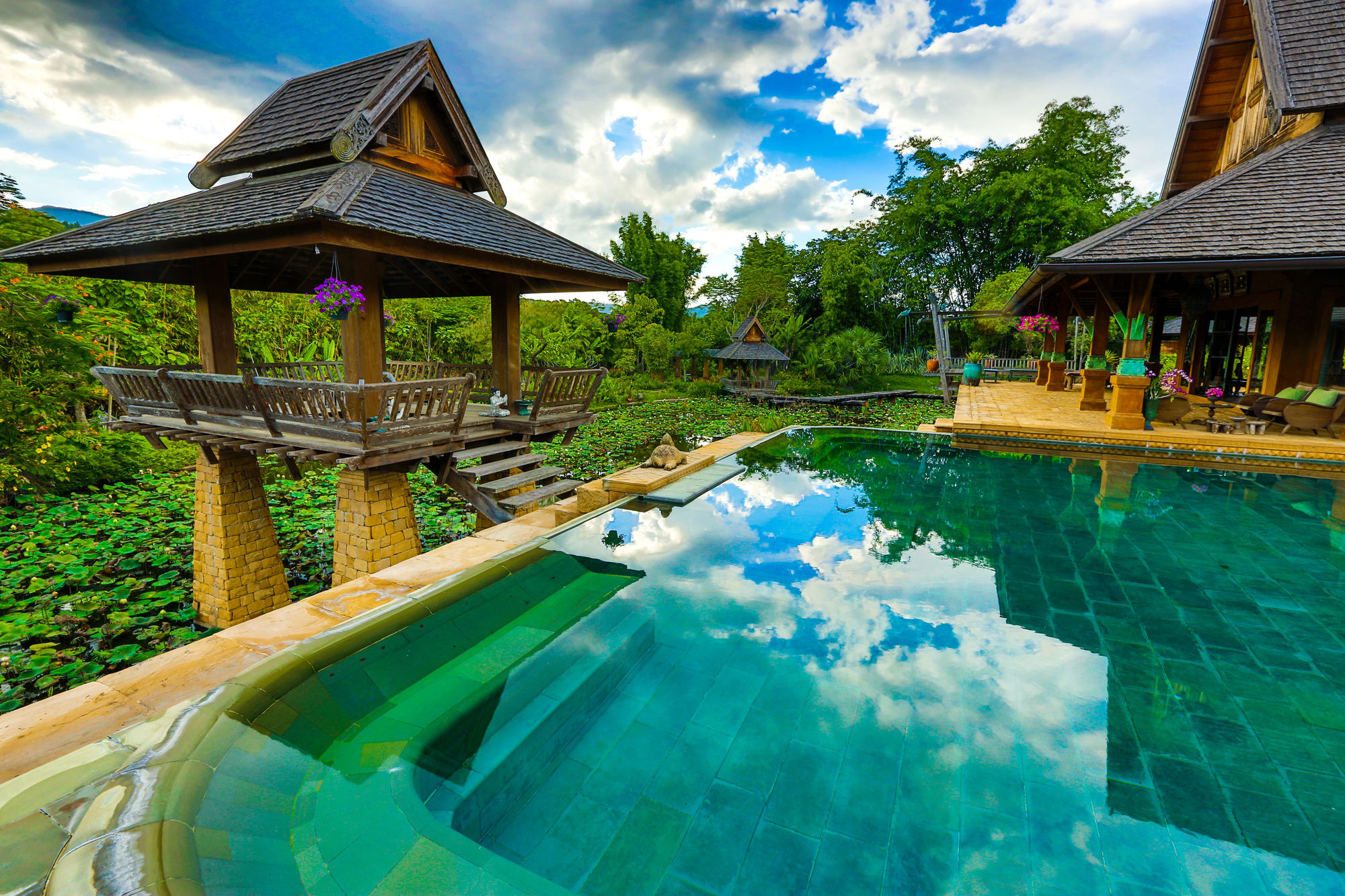 Resort Howie's