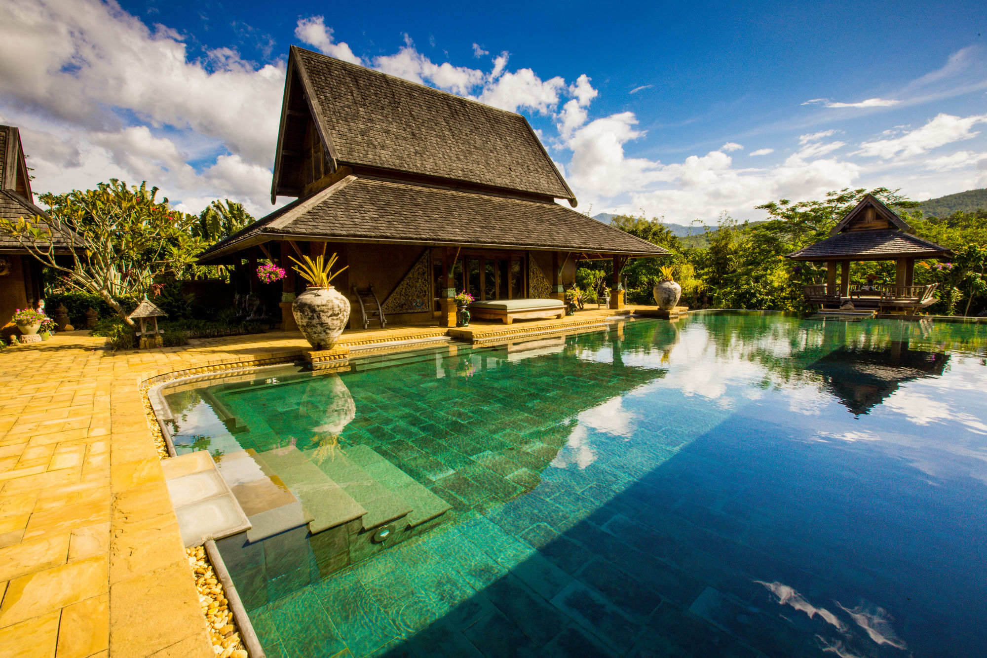 Howie's Resort 5*