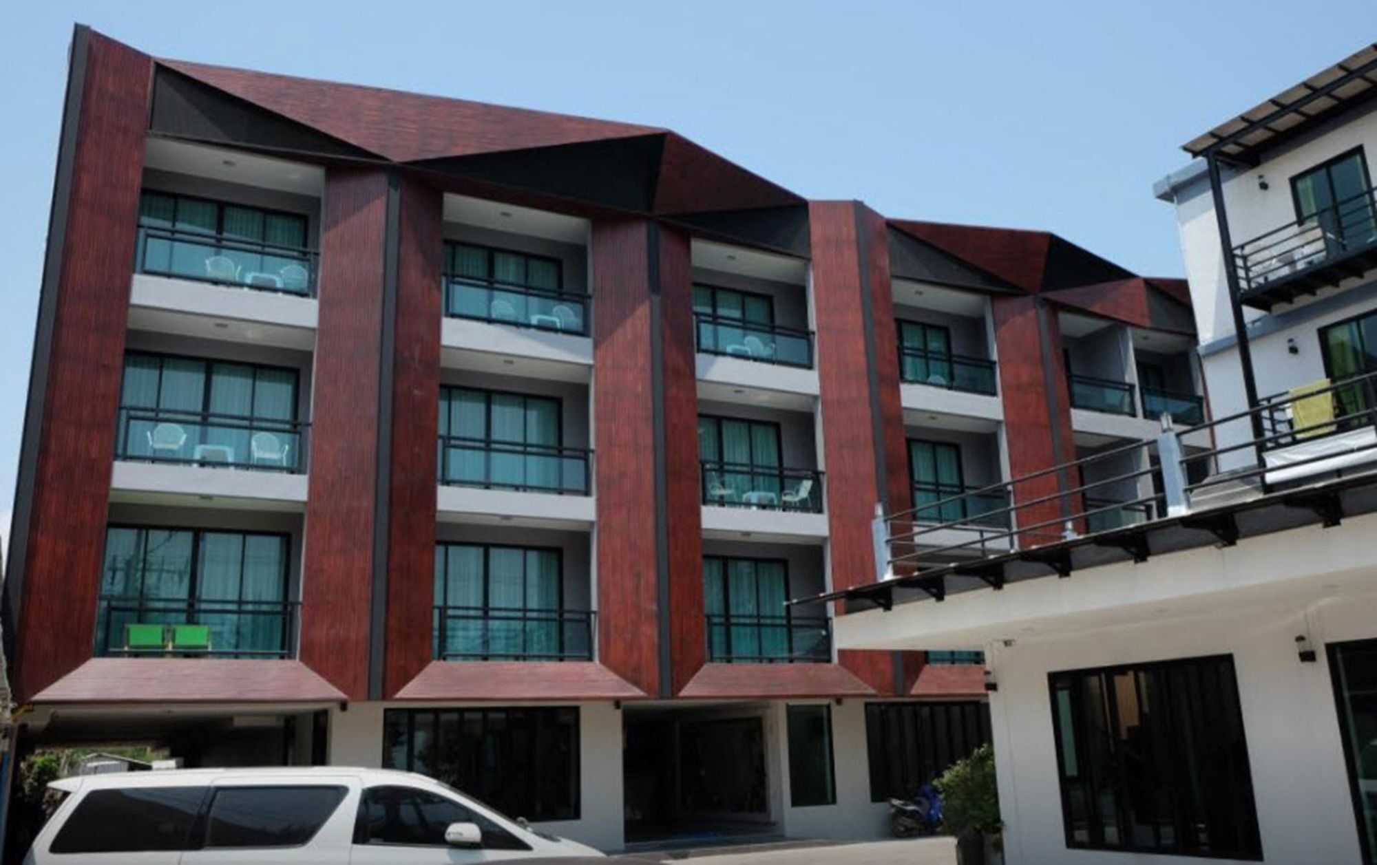 Irin Hotel 3*