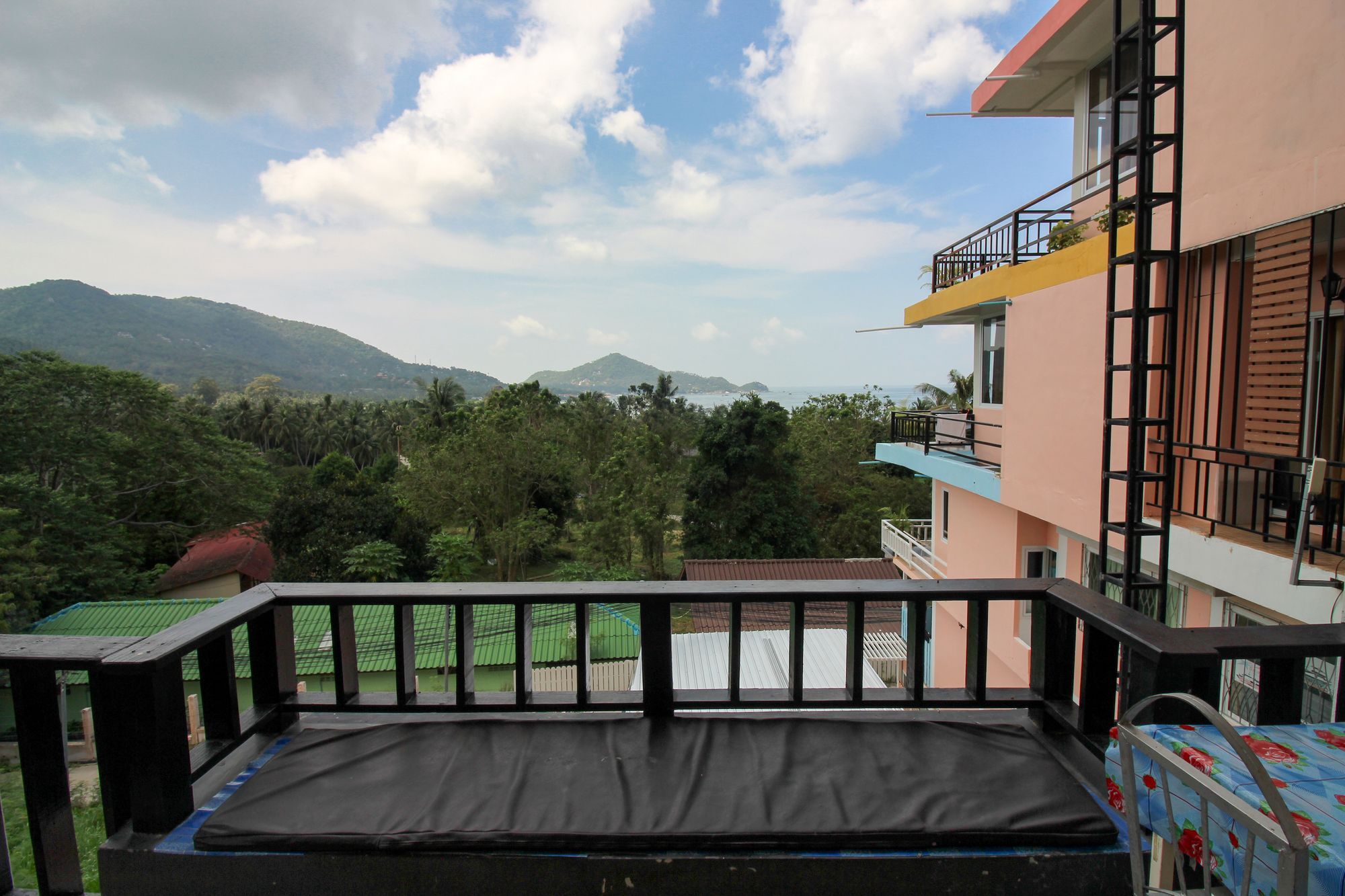 Sairee Seaview Hotel 3*
