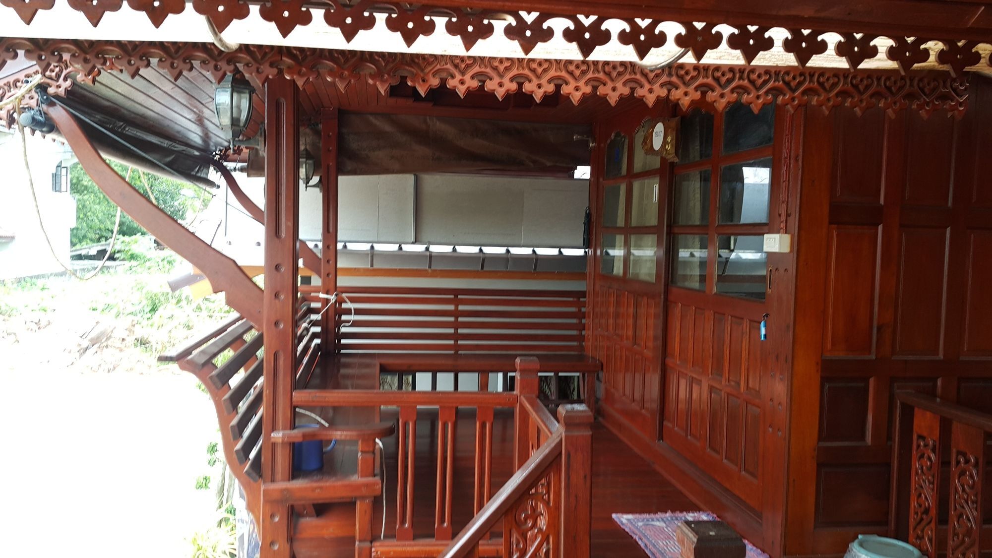 Ruenthai Rimnam Guest house