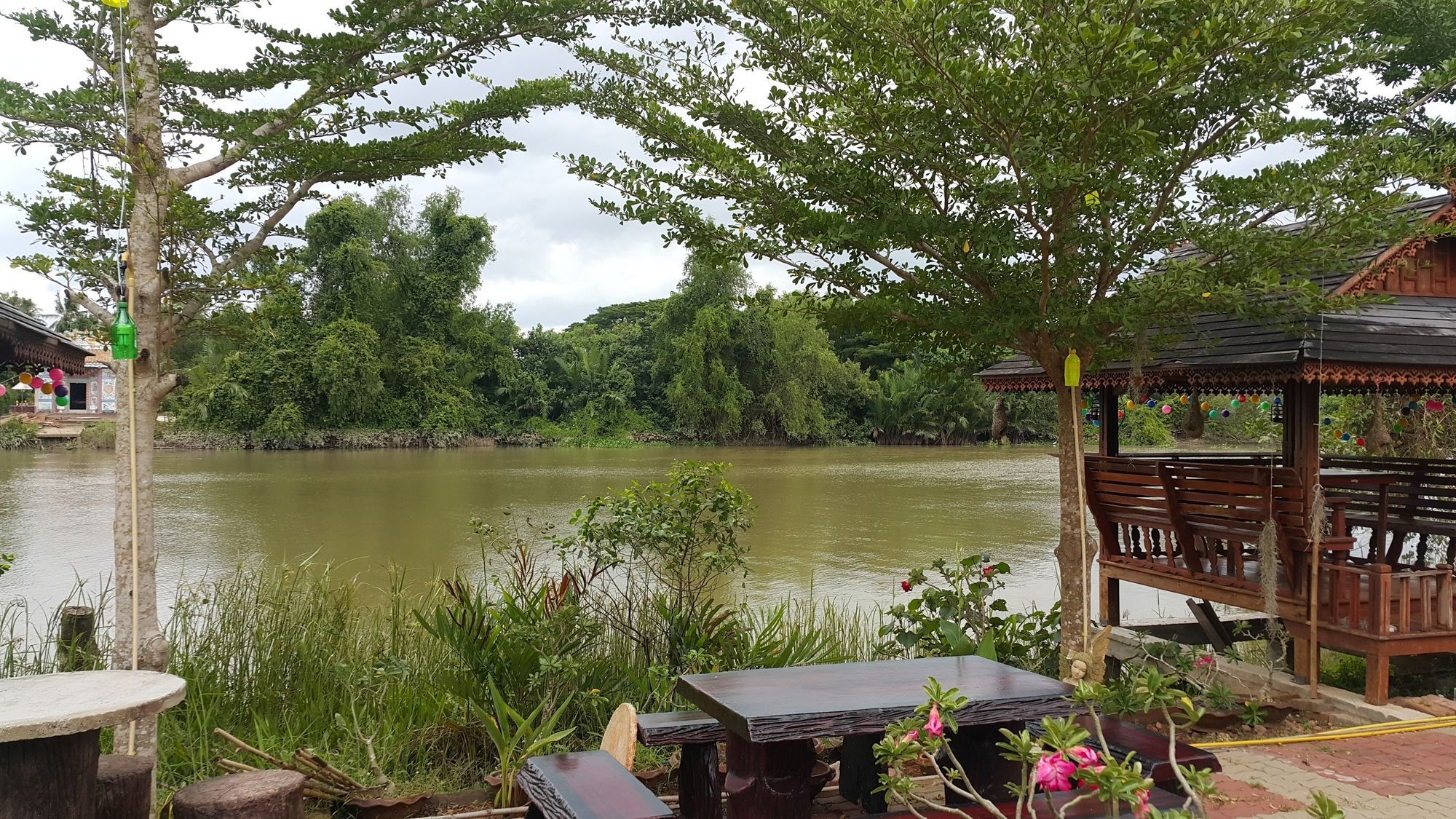Guest house Ruenthai Rimnam Surat Thani
