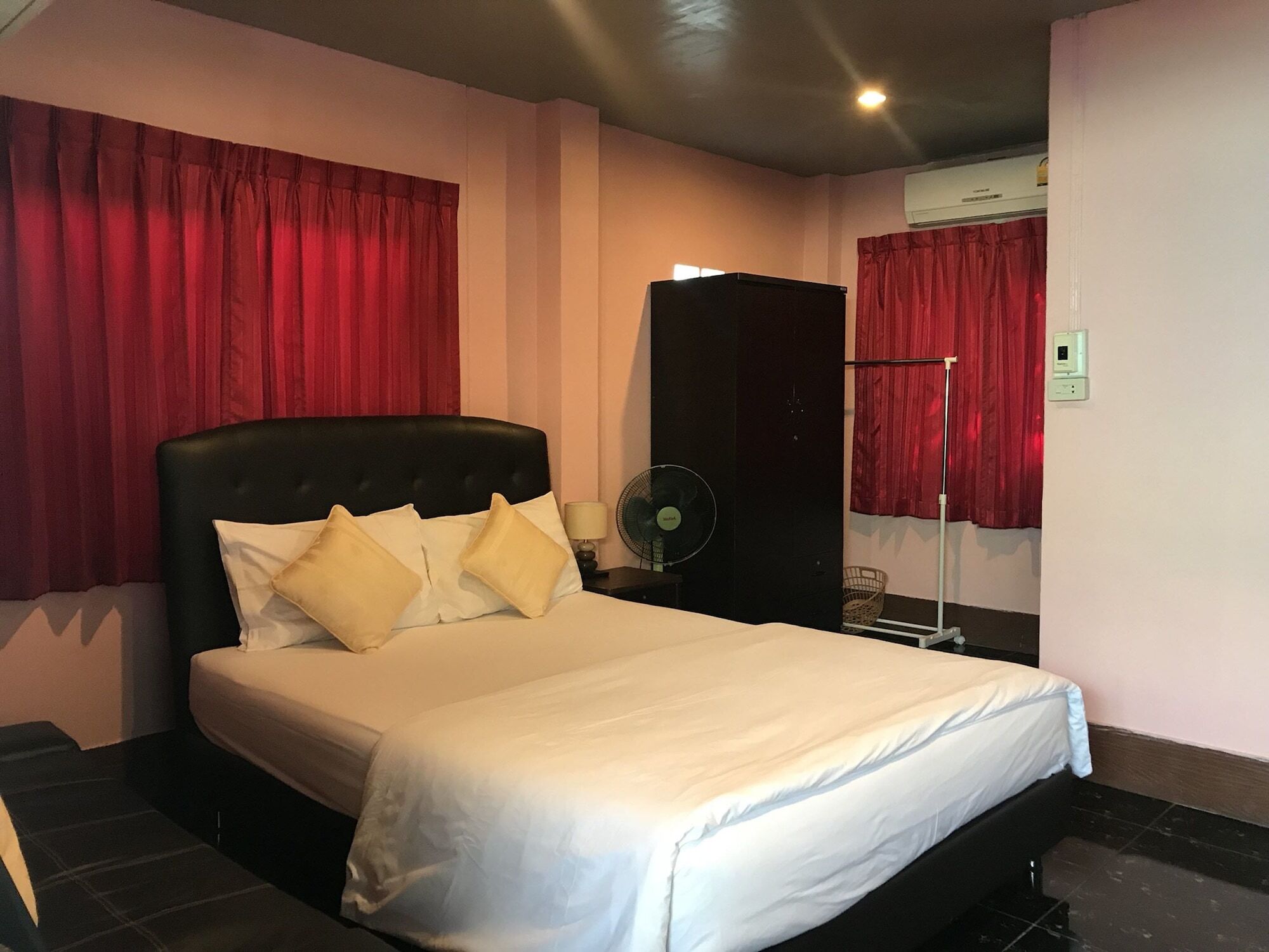 Guest house The One House 2*