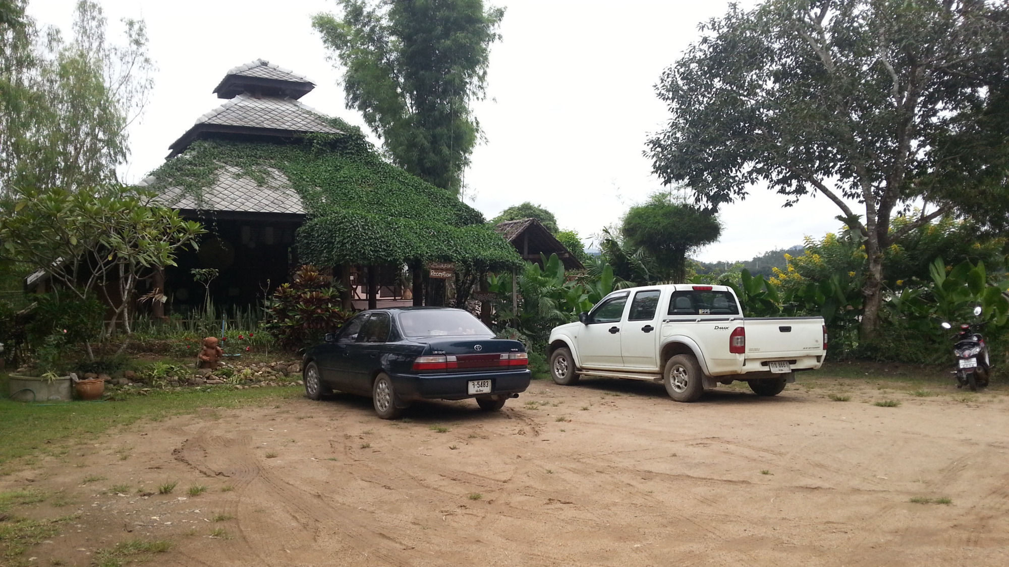& Baan Chonphao Lodge