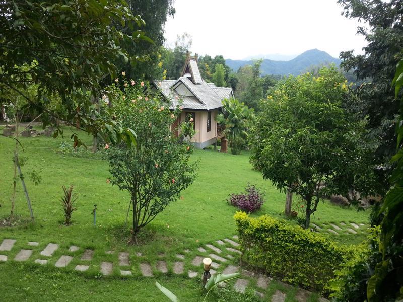 & Baan Chonphao *