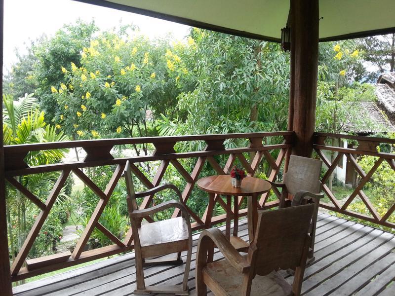 & Baan Chonphao *