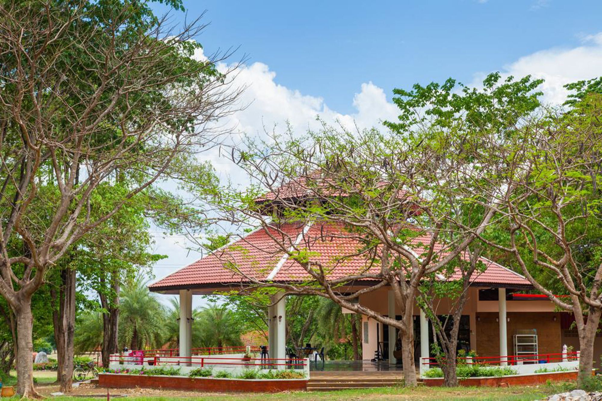 Hotel Golden Land 3*