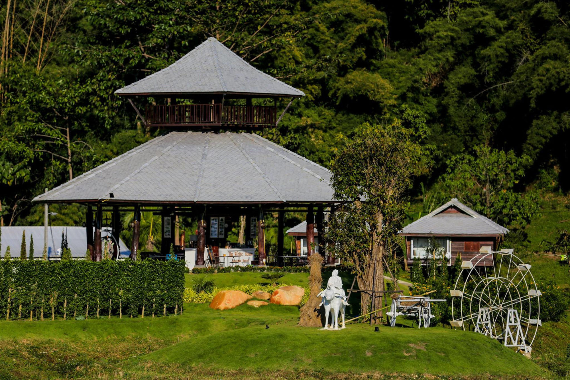 The White House Boutique Resort 3*