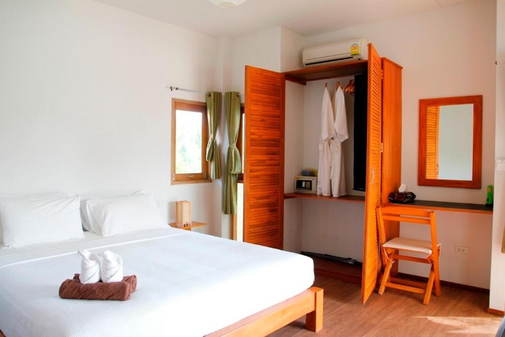 Armonia Village And Chumphon