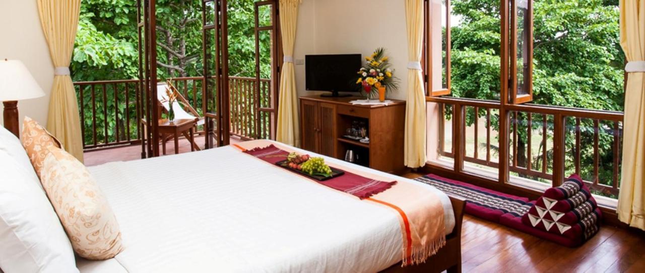 Riverhouse 3*