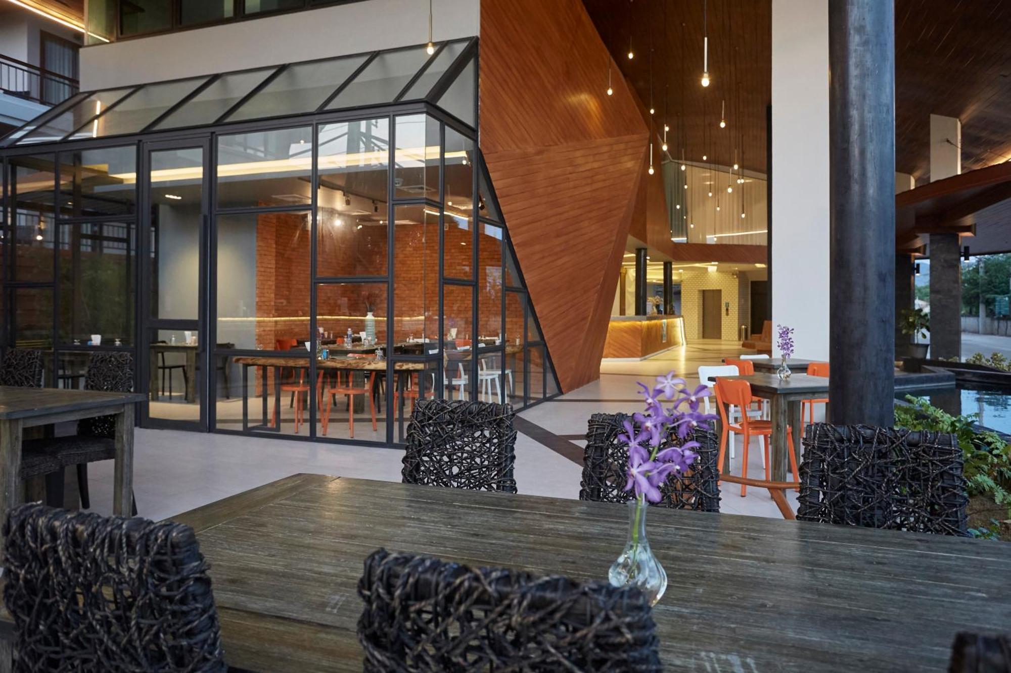 Whale - Sha Hotel 4*