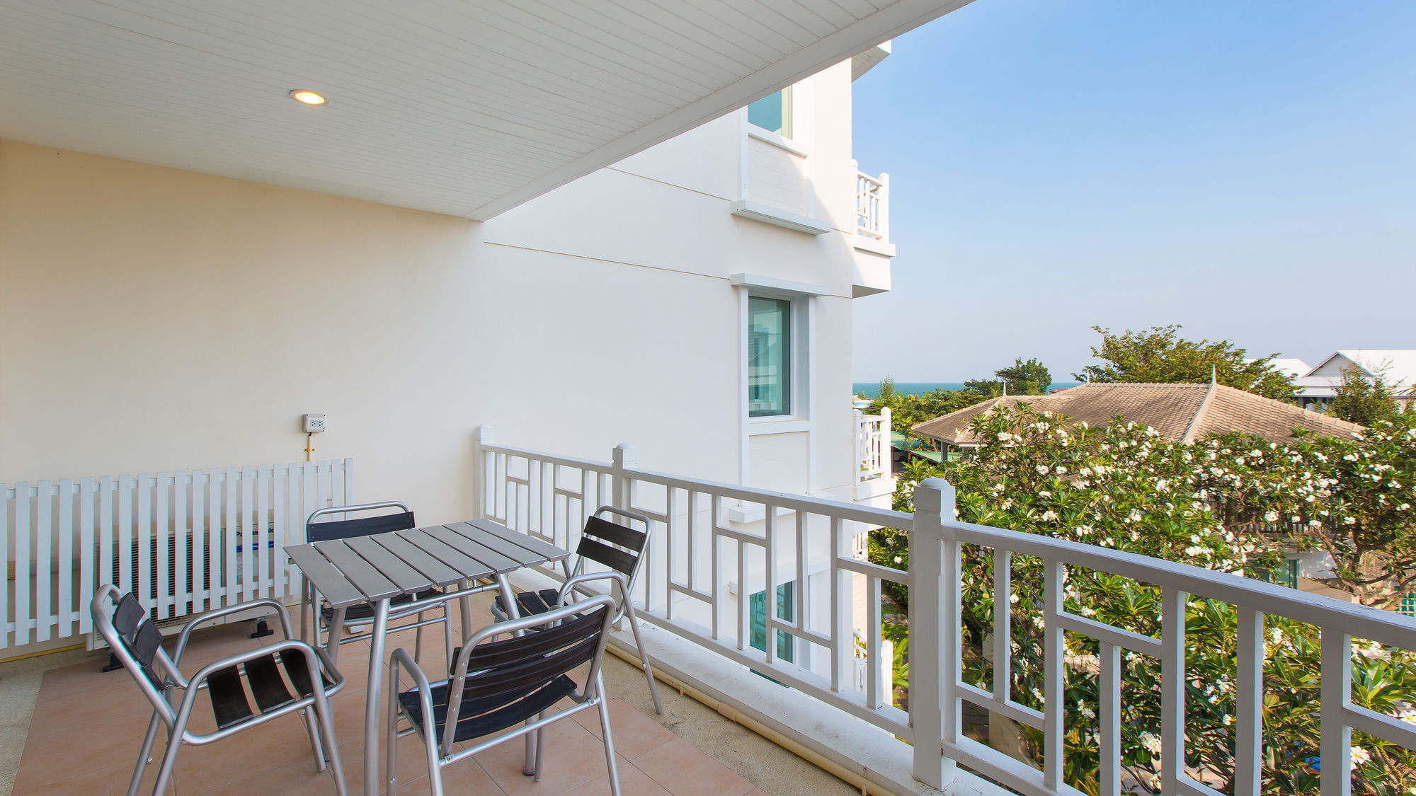 Apartment Baan Poolom Beachfront *