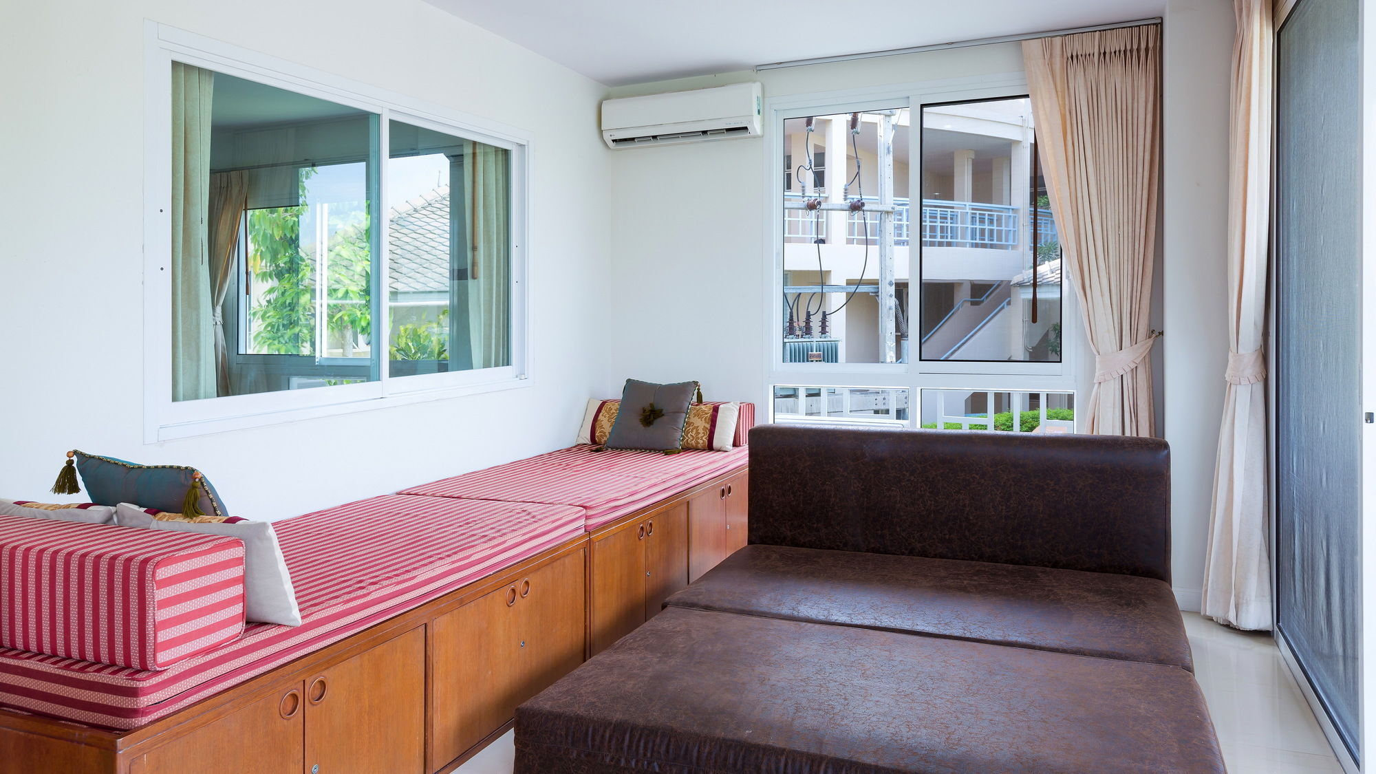 Baan Poolom Beachfront Apartment