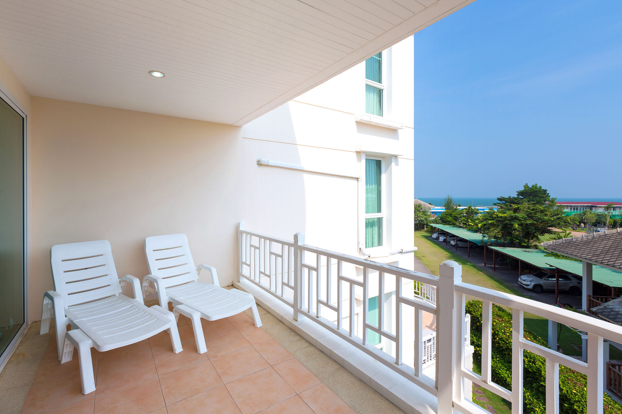 Apartment Baan Poolom Beachfront *