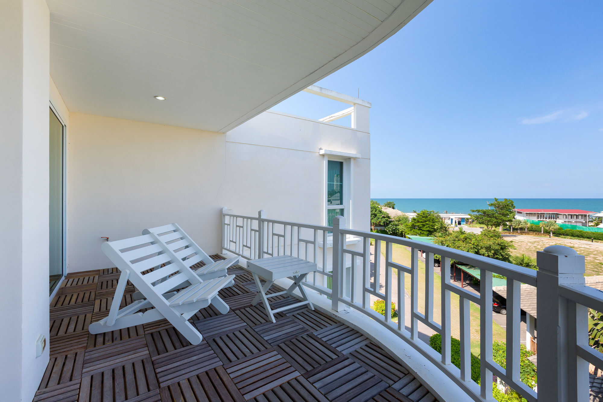 Baan Poolom Beachfront Apartment Hua Hin