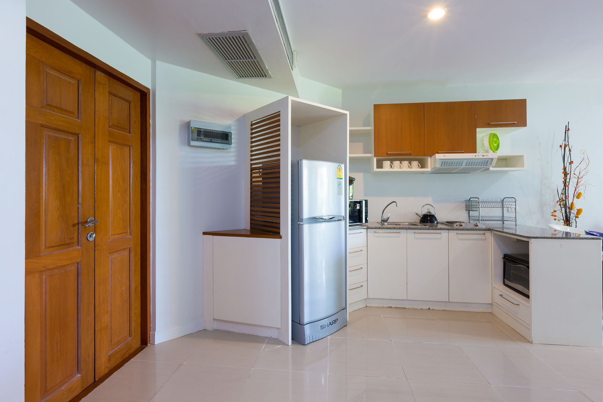 Baan Poolom Beachfront Apartment *