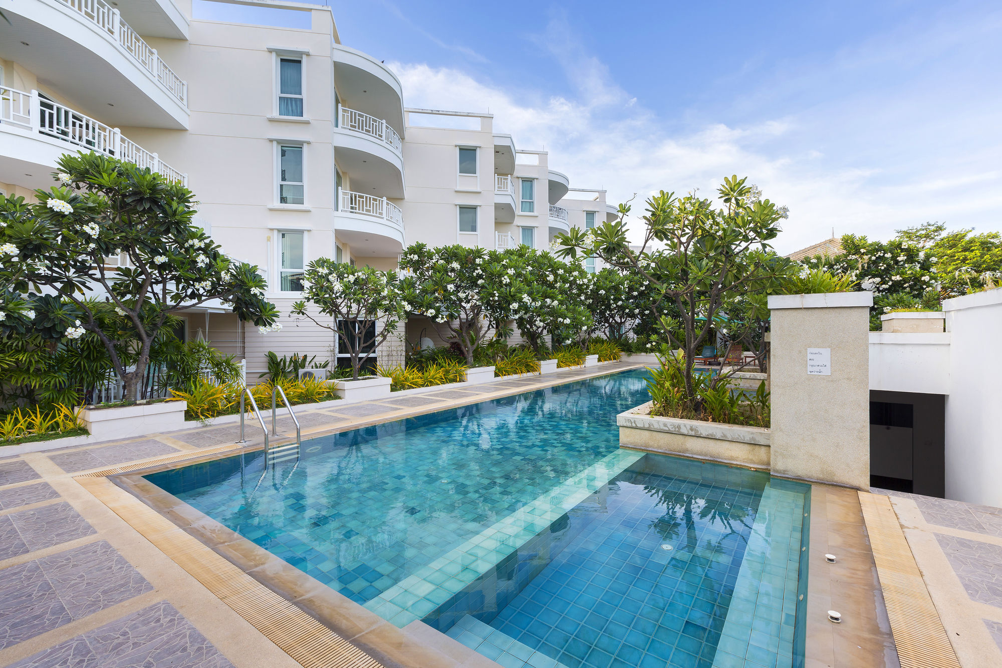 Baan Poolom Beachfront Apartment Hua Hin