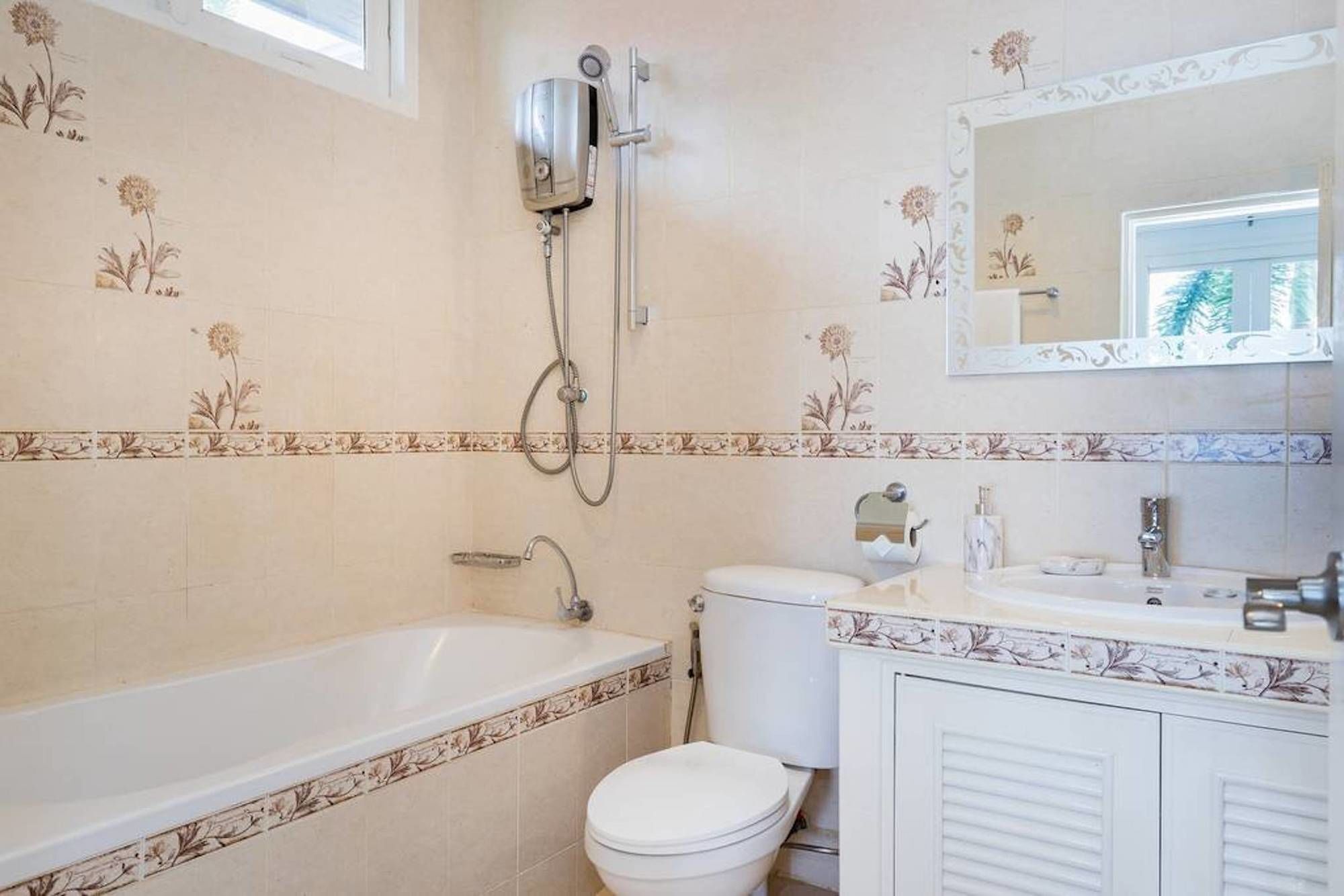 Villa 3 Bedroom Front - On Beautiful Bangrak