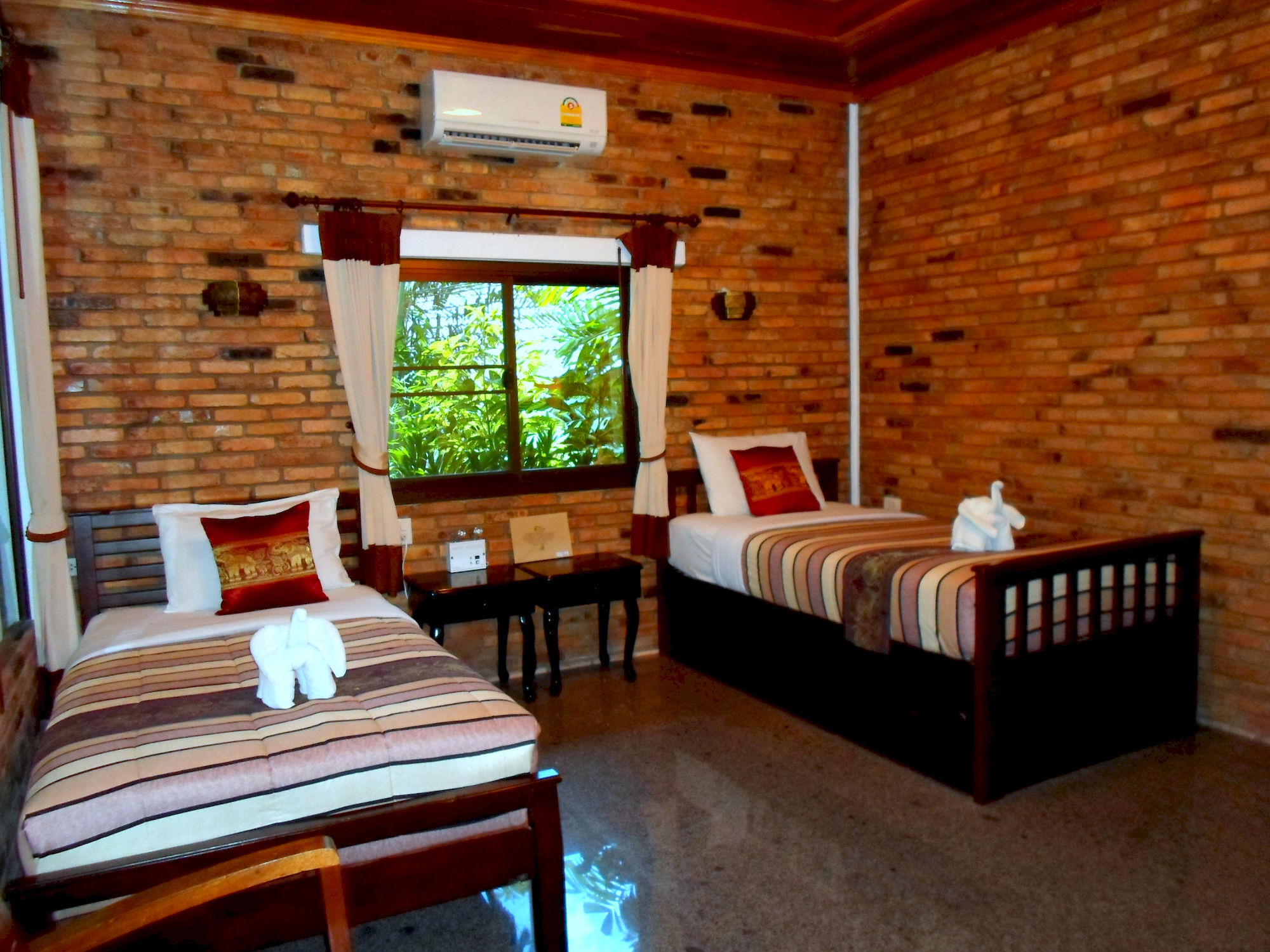 Resort Khaosok And Khao Sok National Park