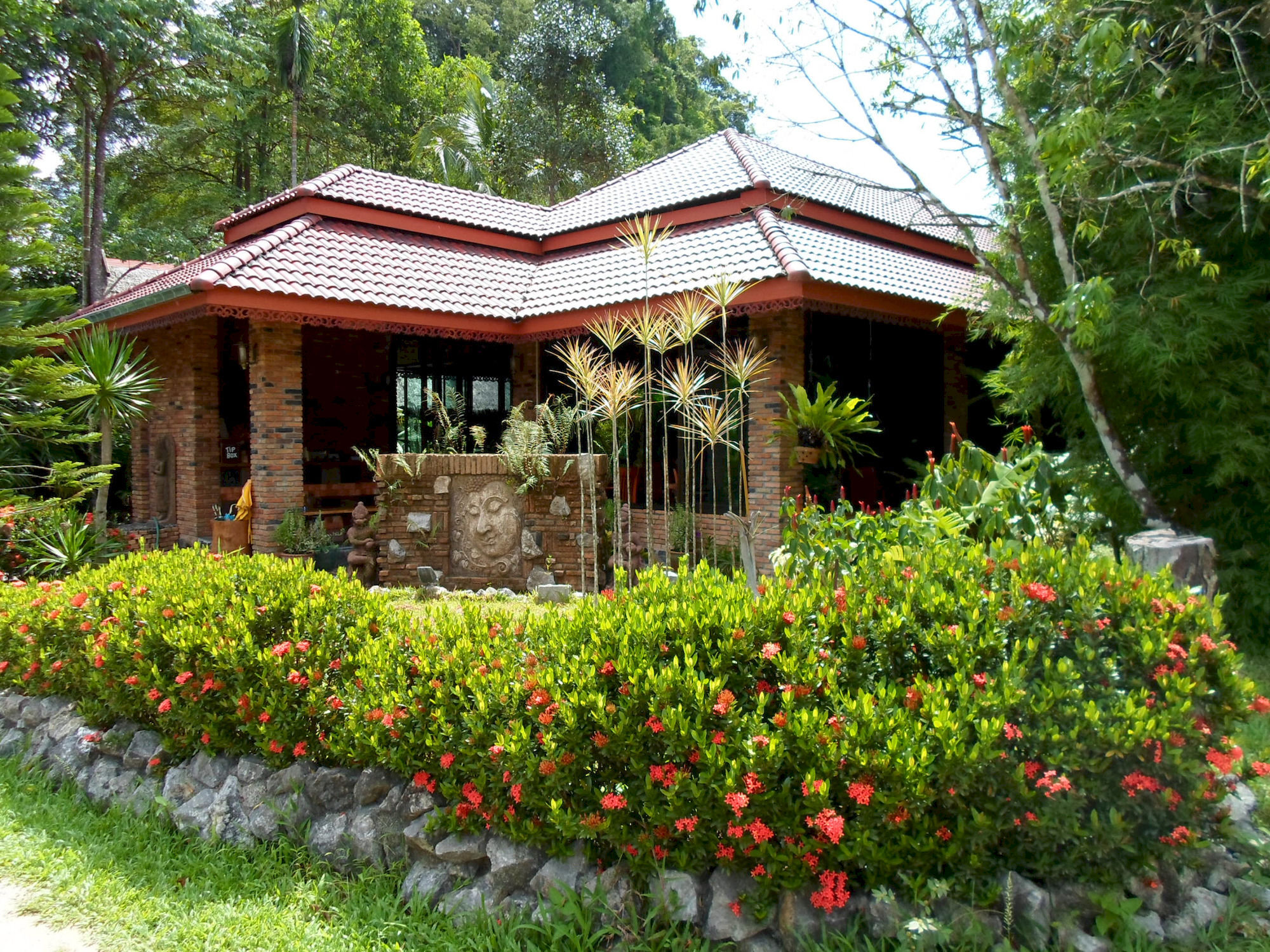 Resort Khaosok And Khao Sok National Park