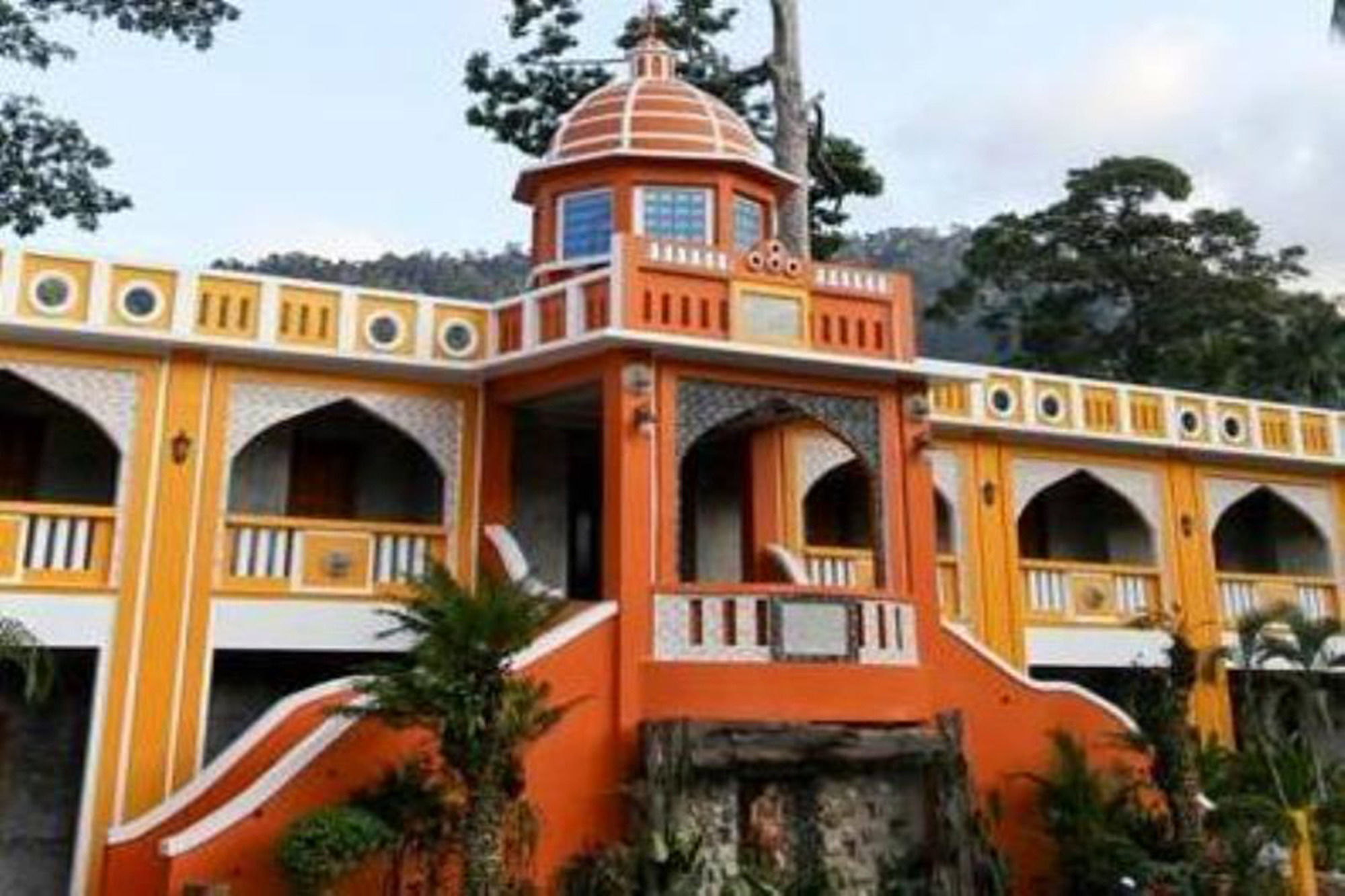 Resort B Square @