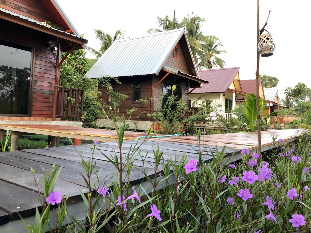 Baan Thung *