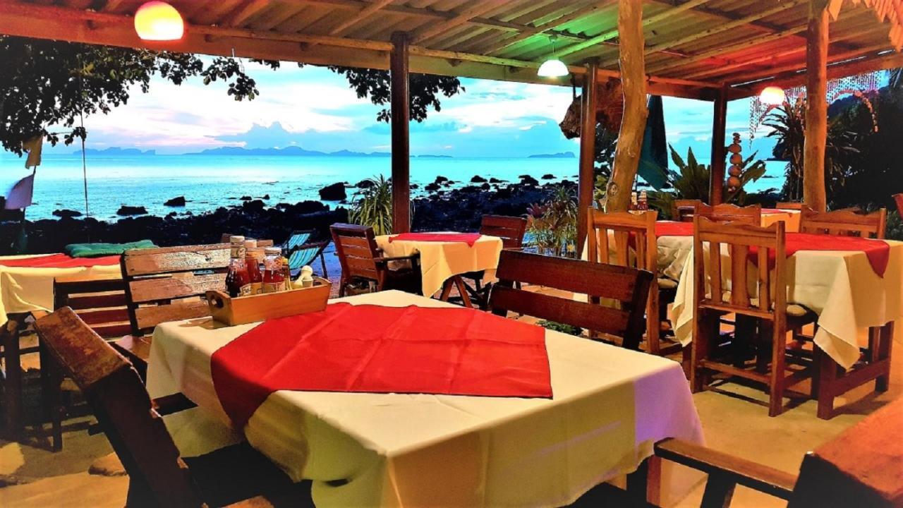 Coral Bay * Koh Jum