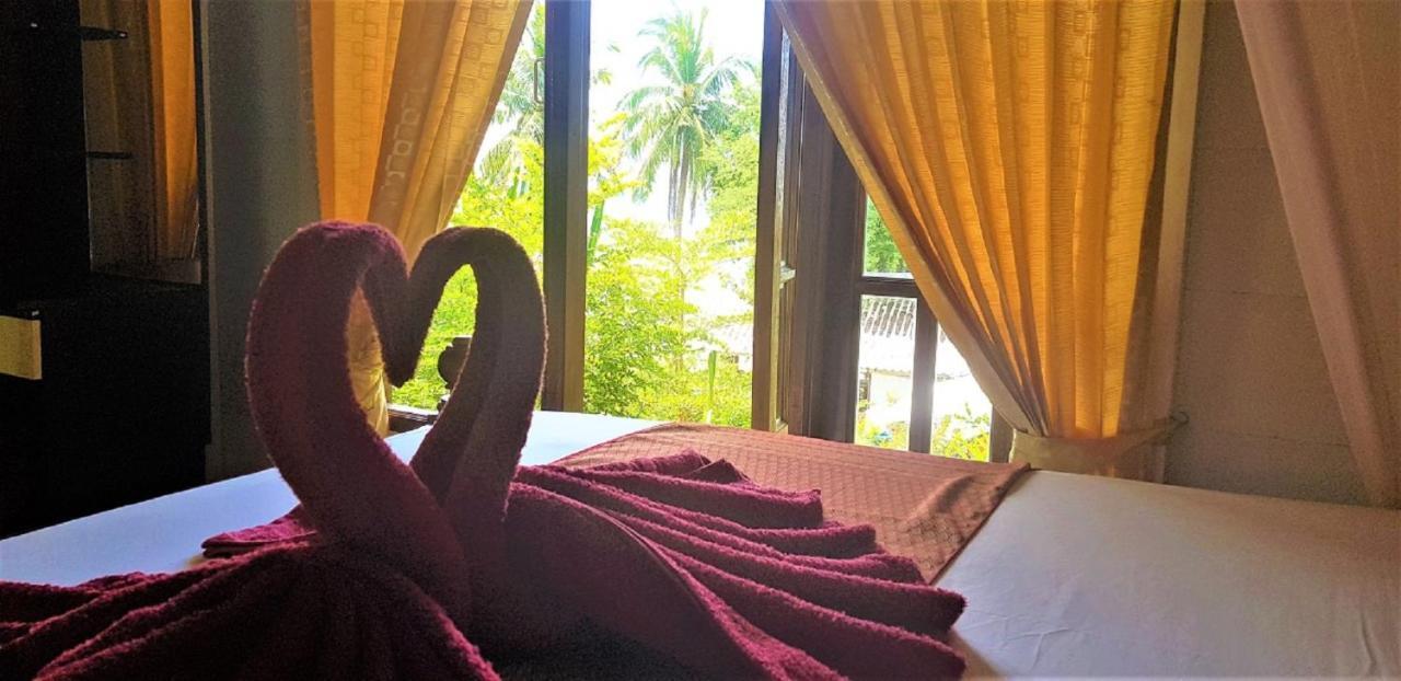 Coral Bay Lodge *