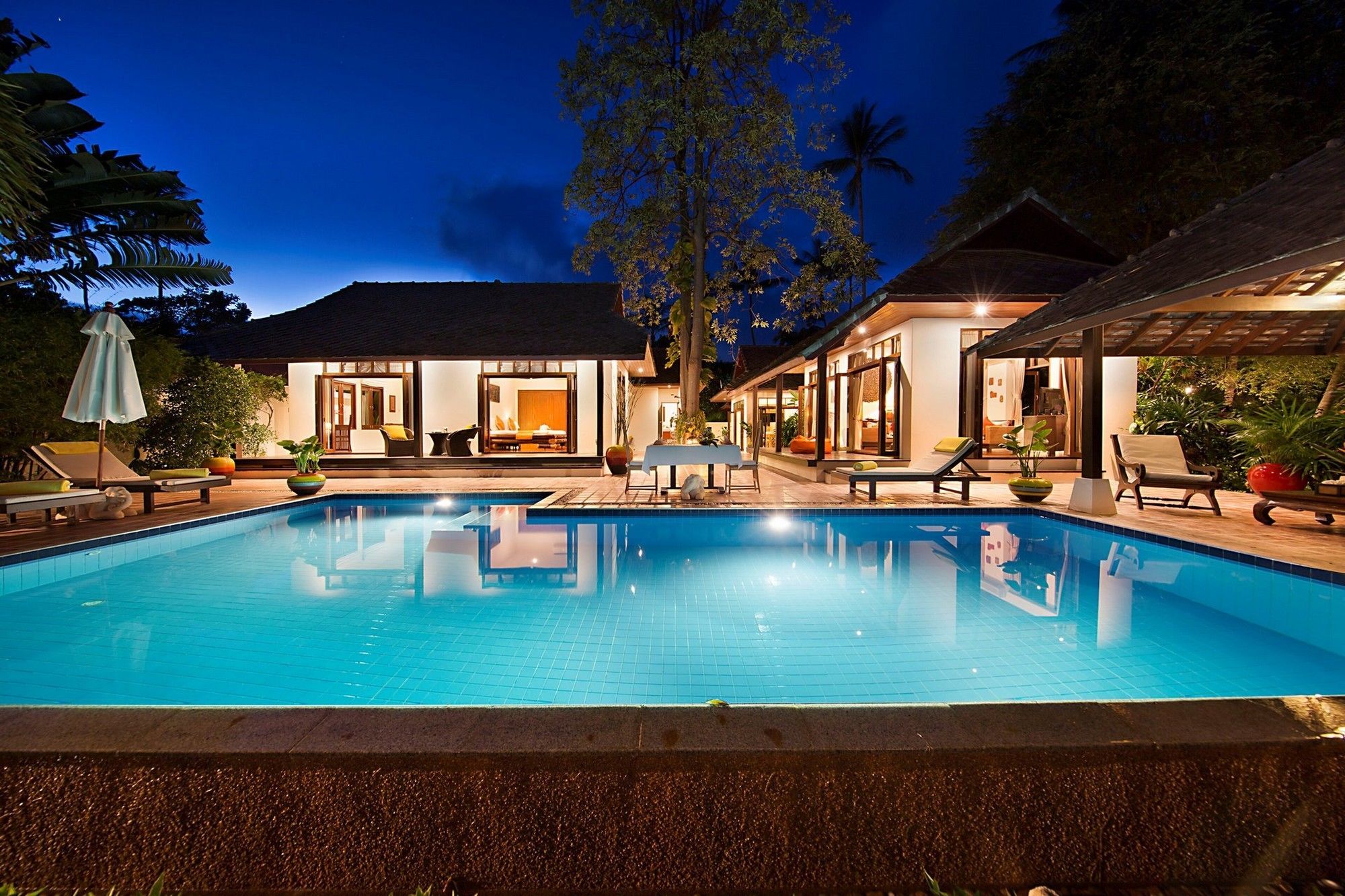 Villa Ban Laem Sor - Tropical Beachfront Retreat *
