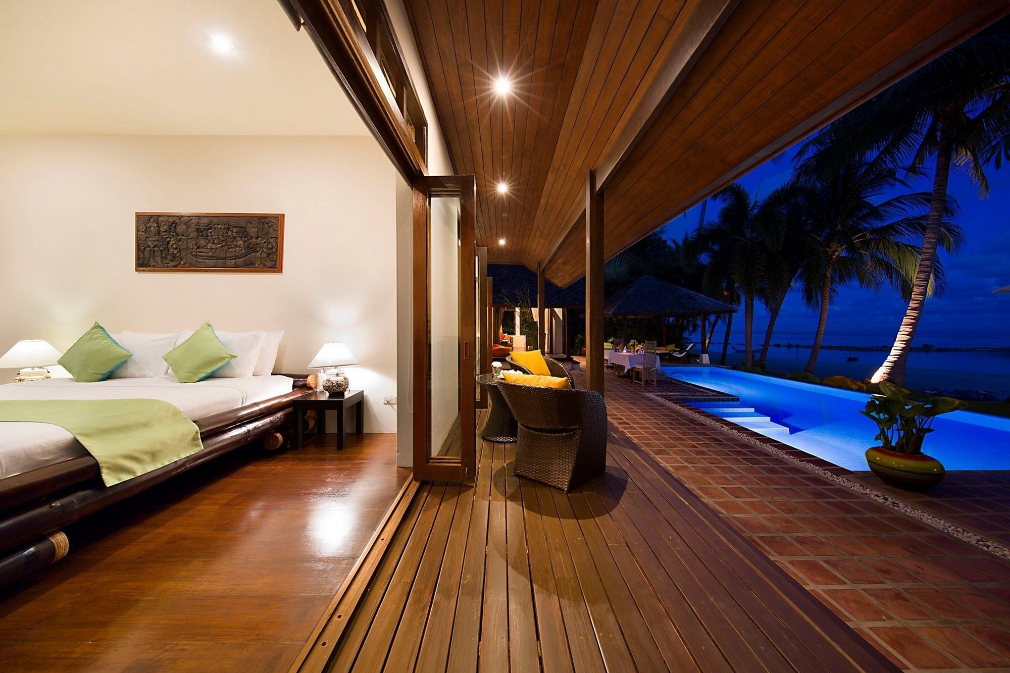 Villa Ban Laem Sor - Tropical Beachfront Retreat *