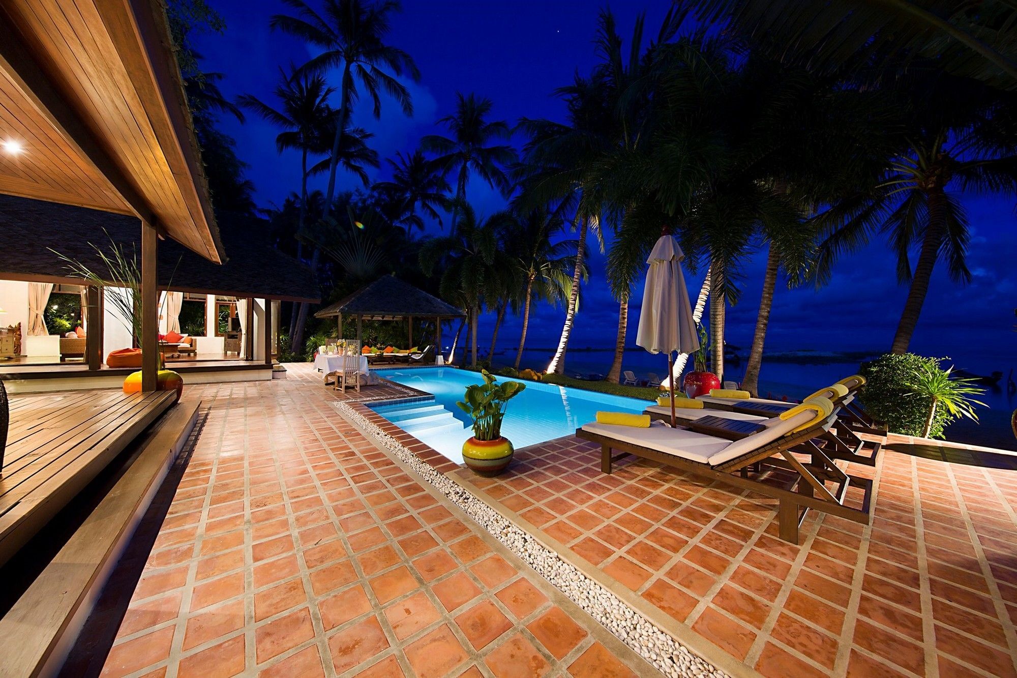 Ban Laem Sor - Tropical Beachfront Retreat