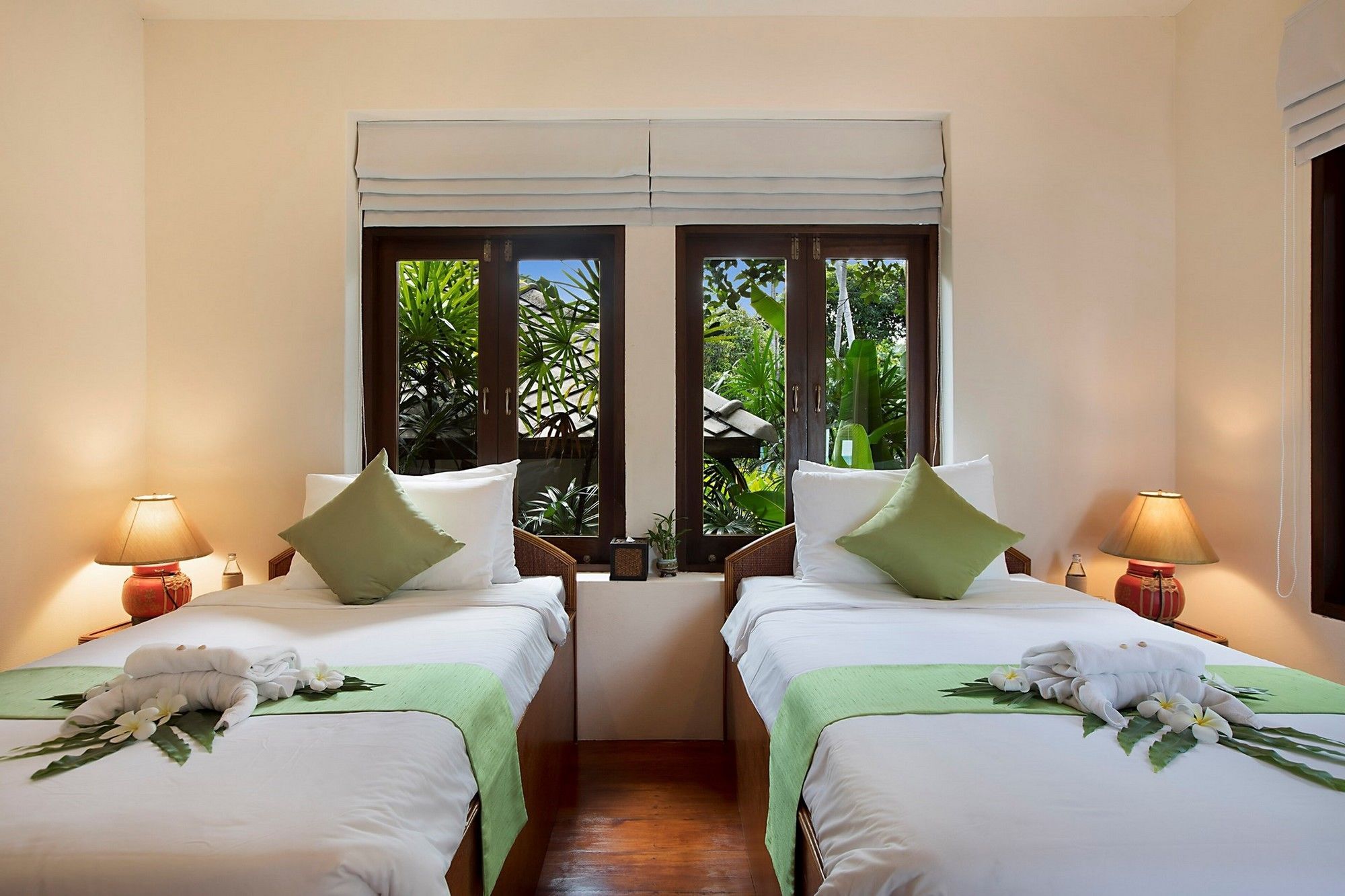 Villa Ban Laem Sor - Tropical Beachfront Retreat